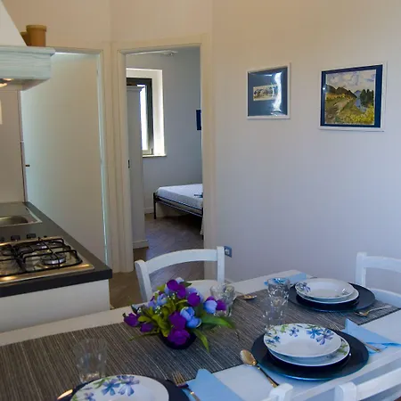 Il Falco Alloggio per agriturismo SantʼElpidio a Mare